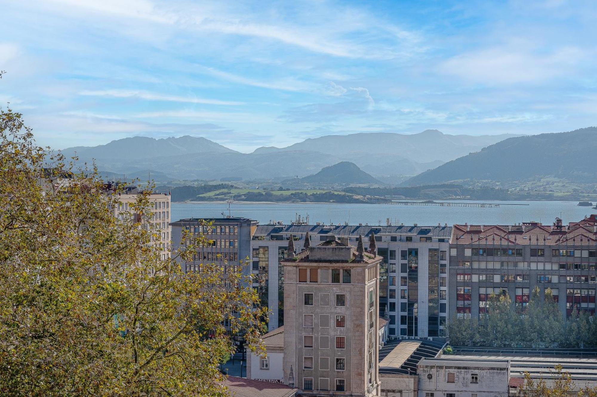 Apartamento En El Corazon De La Ciudad Junto A Las Estaciones Santander Buitenkant foto